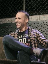 Hannes B. lacht im Interview Neubad Luzern