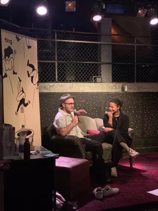 Dominik I. aus Luzern im Interview mit Ondine Riesen im Neubad am Ting-Geschichten Abend