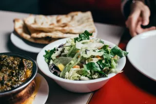Veganer Salat als Symbol für vegane Ernährung